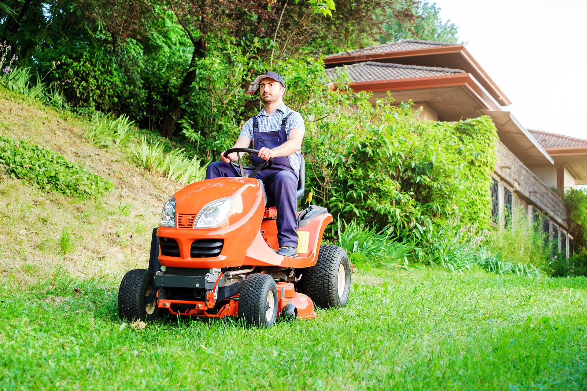 zahradny traktor pomocnik po cely rok